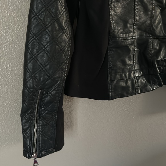Like new jacket - Picture 4 of 4
